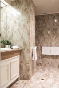 Boutique Accommodation Adelaide, Hotel Richmond marble bathroom