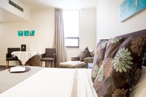 Boutique Accommodation Adelaide, Hotel Richmond king size bed with pillows